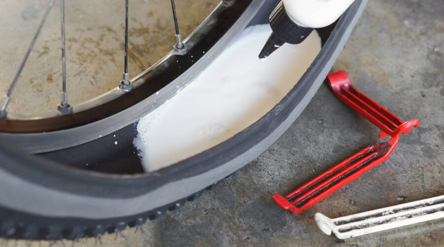 Kit réparation crevaison pneu vélo VTT tubeless avec mèches