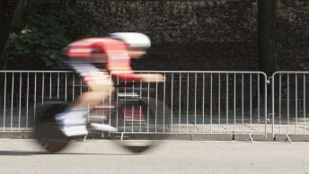 Cycliste en épreuve contre-la-montre